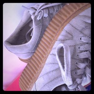 GREY PLATFORMS WITH A BROWN BOTTOM